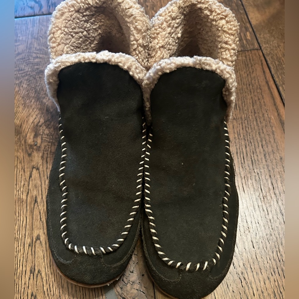 Green shade booties size 8